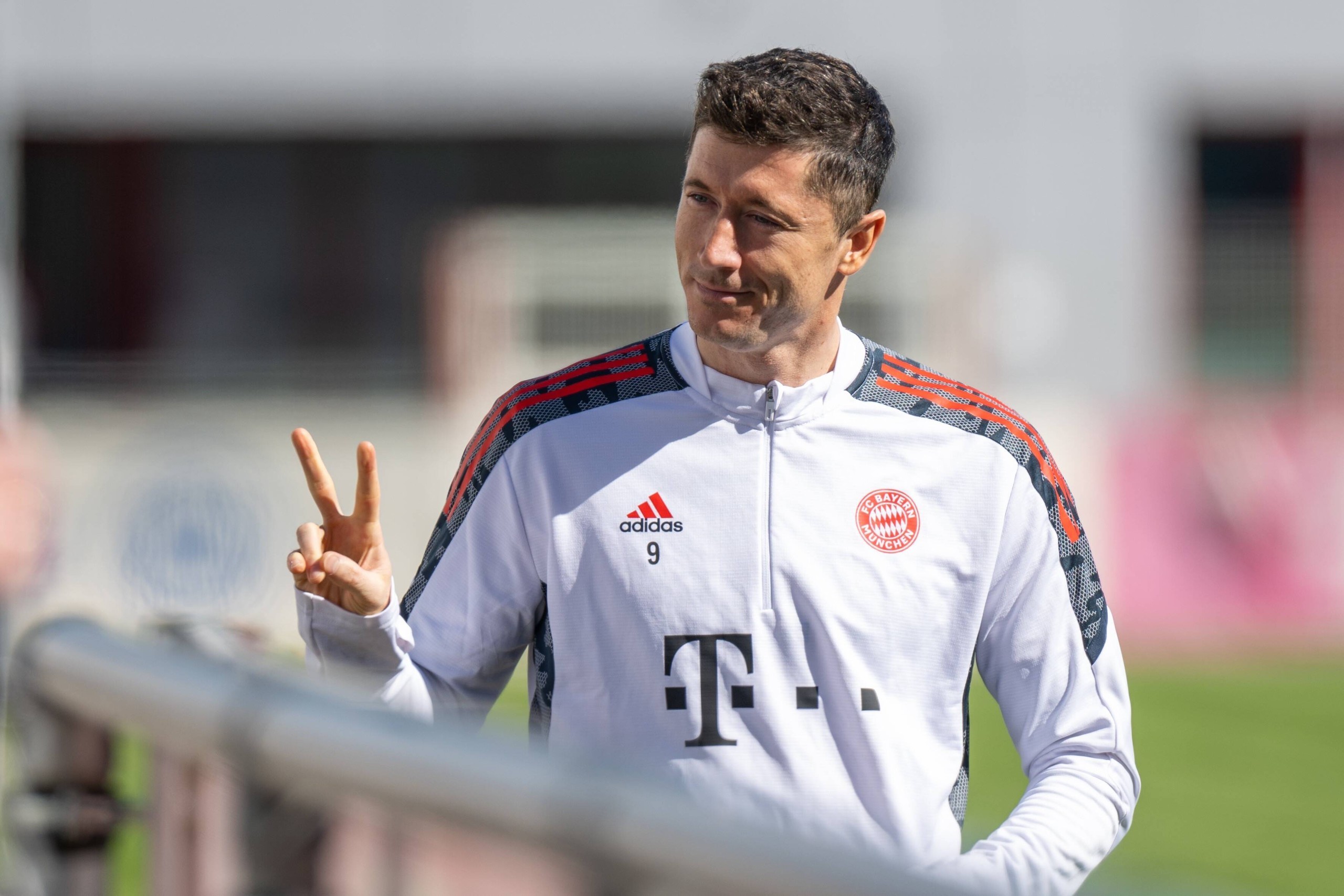 广岛三箭主帅：很高兴我的最后一战能获胜，球员们动力十足（广岛三箭主帅：谢幕战告捷令人欣喜，球员们战意十足）