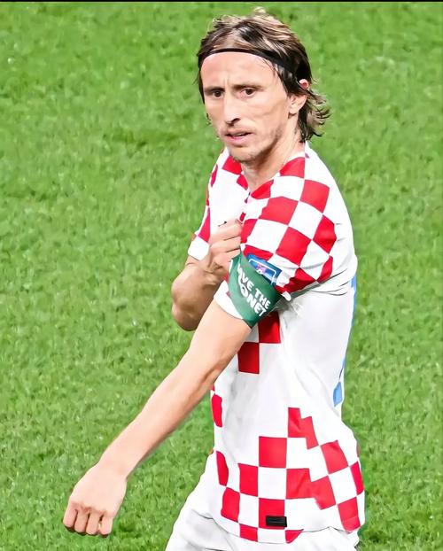 判决书：原北京人和球员陈某因多次受贿，判处有期徒刑一年半（法院判决：前北京人和球员陈某多次受贿，被判处有期徒刑一年六个月）