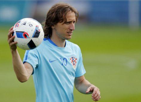 足球欧冠最新伤病名单公布，多队受影响（欧冠伤病名单出炉，多队阵容受损）