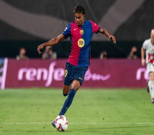 立竿见影，凯恩替补出场30分钟个人戴帽拜仁打进4球（凯恩替补登场30分钟上演帽子戏法，拜仁轰入4球）