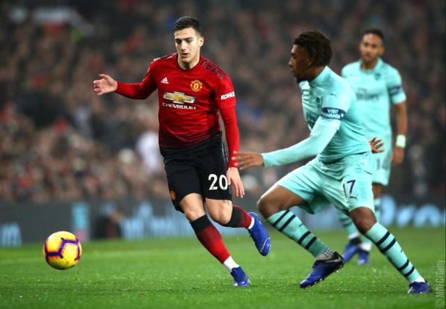 维维亚诺：孔蒂总是在抱怨，从来没有什么能让他满意（维维亚诺：孔蒂总爱抱怨，几乎没有什么能令他满意）